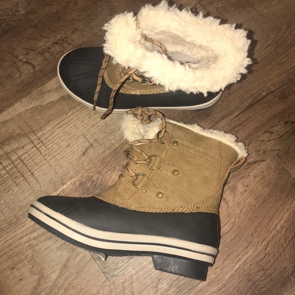 BRAND NEW Bearpaw Women’s Gina Brown Duck Boots